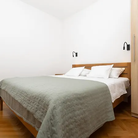 Apartament Lina 2 *